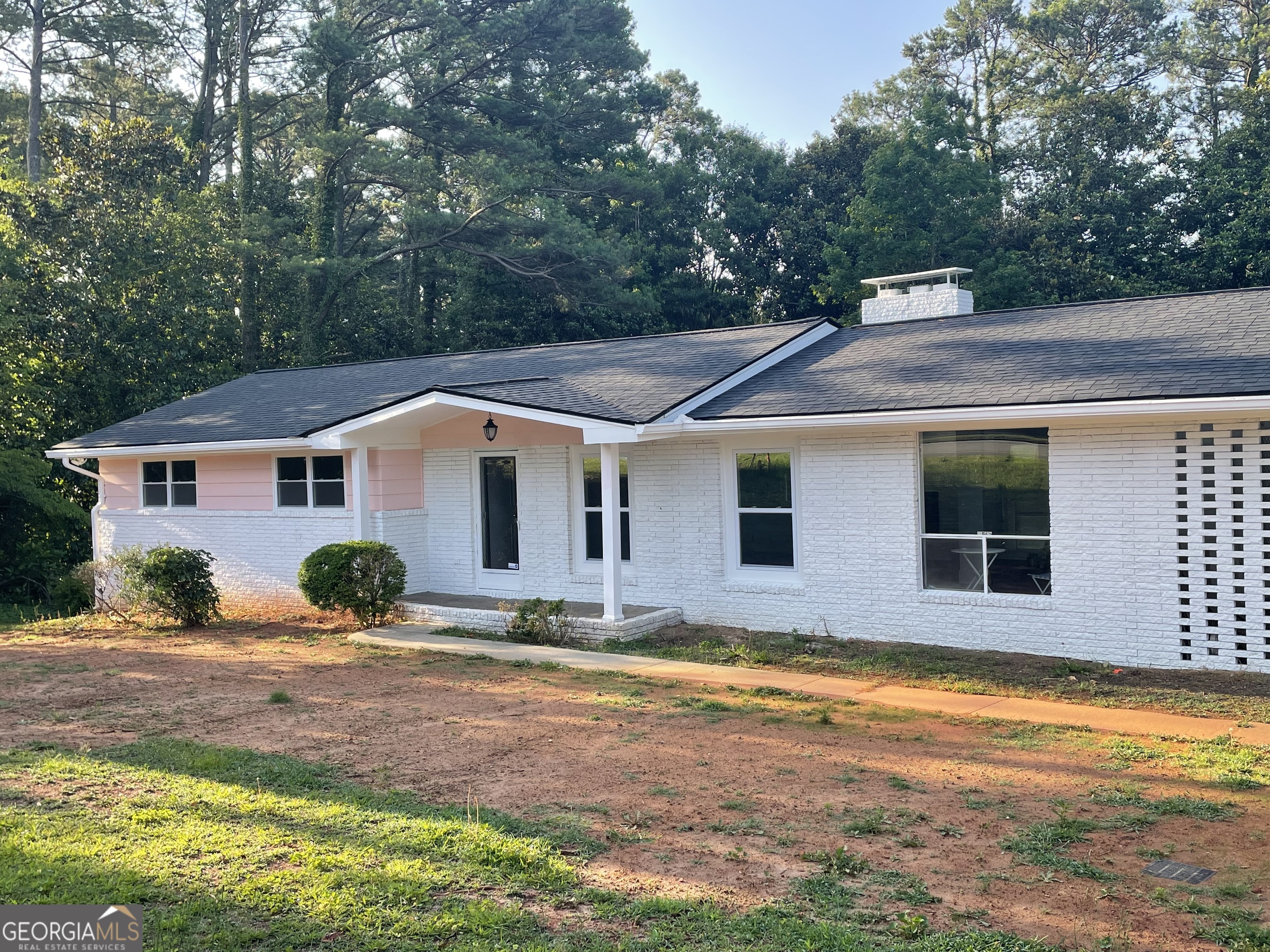 523 Hurricane Shoals RD