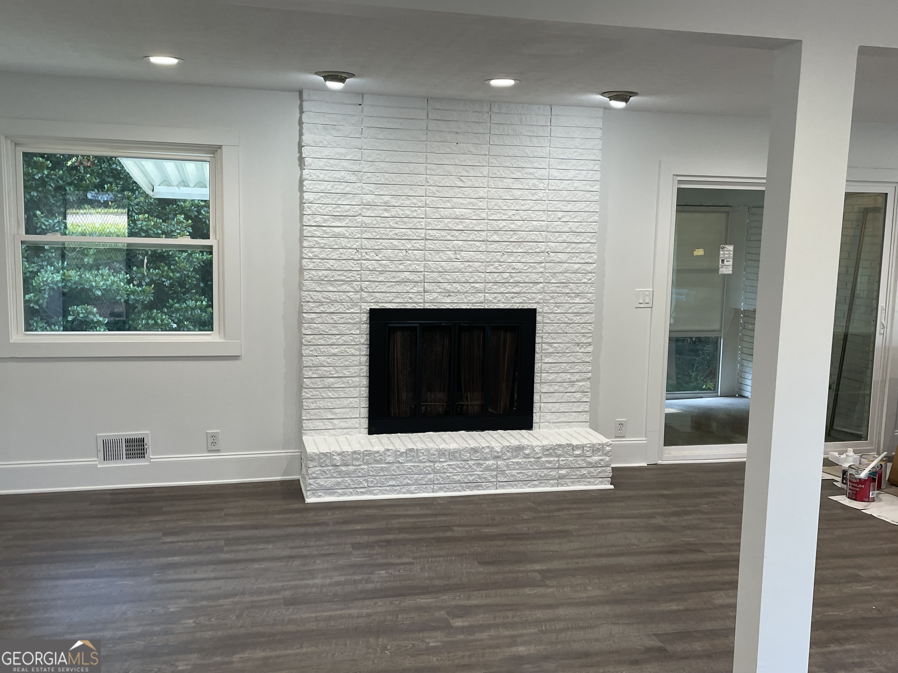 523 Hurricane Shoals RD