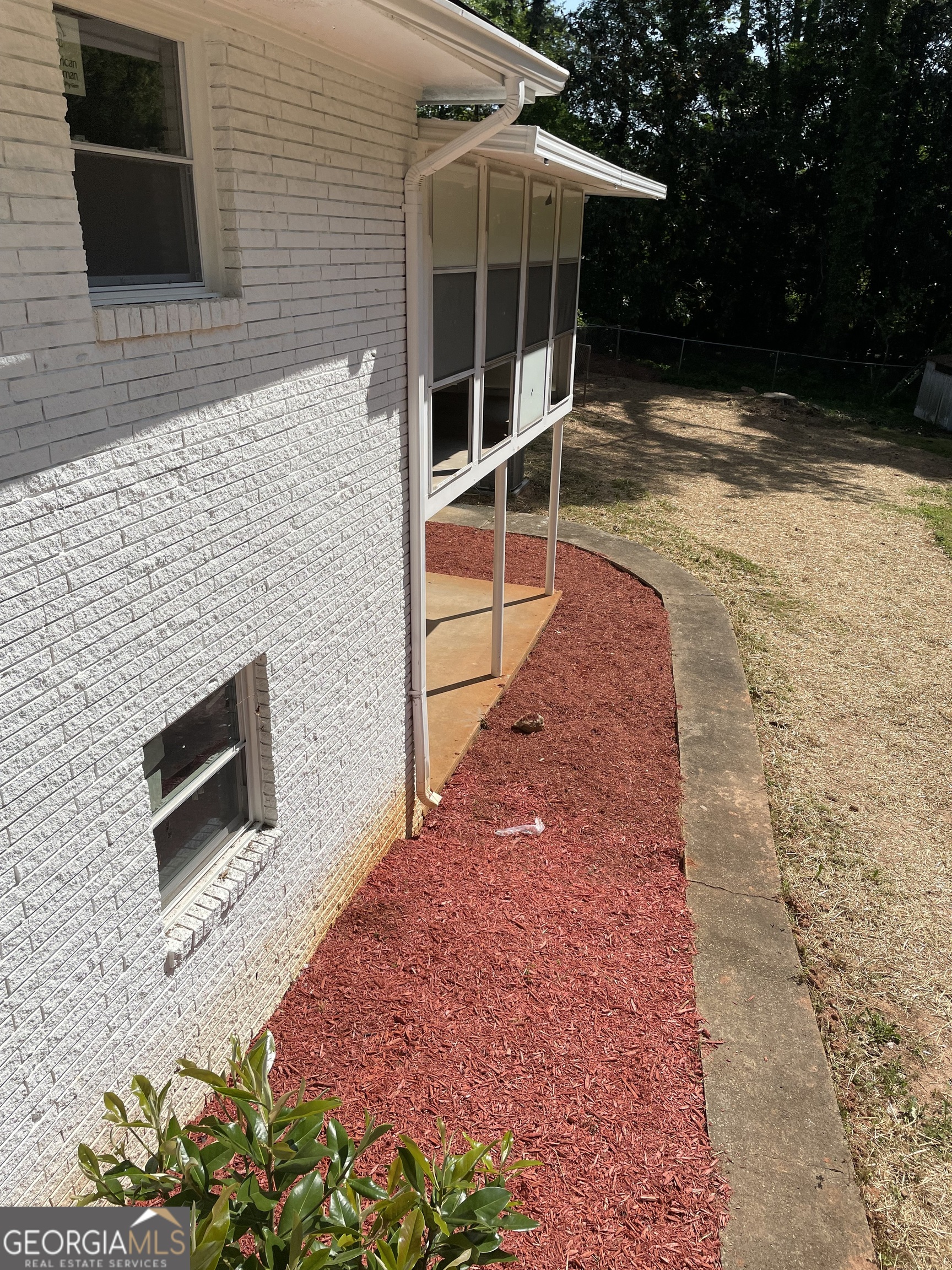 523 Hurricane Shoals RD