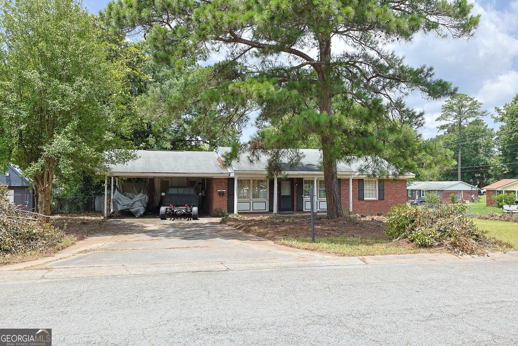 Photo of 1550 Greenwich Pl, Macon, GA 31206 (MLS # 10780775)