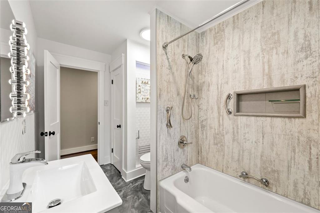 7+ Acres with Pvt Lake - Residential
