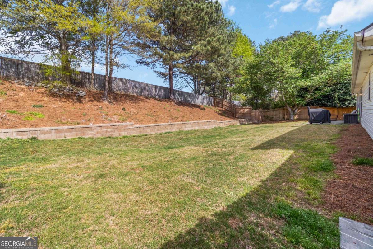 3237 Victoria Park LN NE