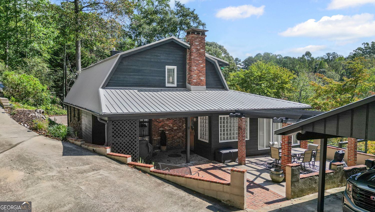 5469 Pine Forest CIR