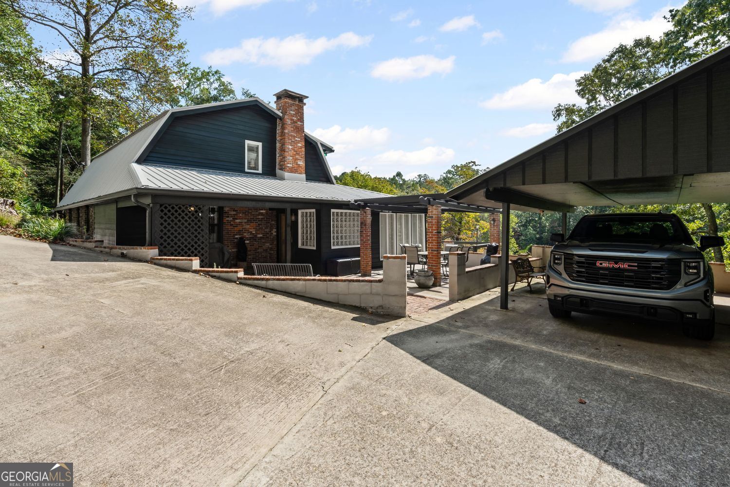 5469 Pine Forest CIR