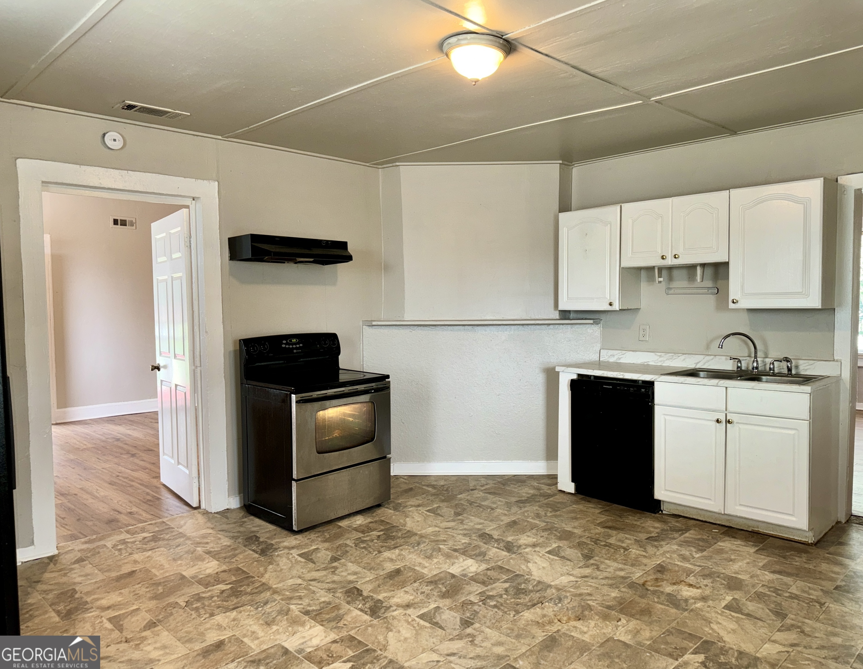 Prop Dundee Mills Inc - Residential Lease