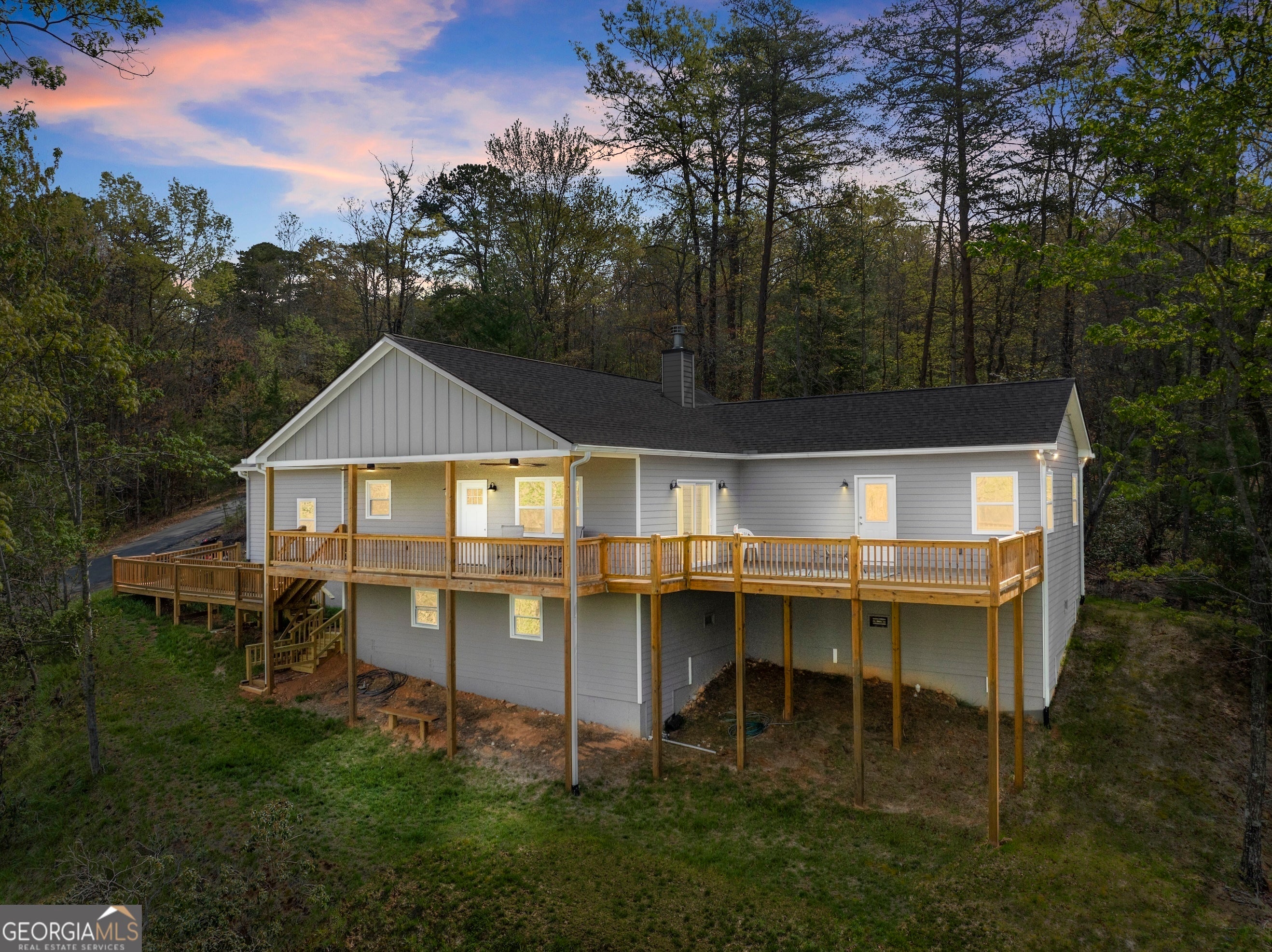 527 Abby LN