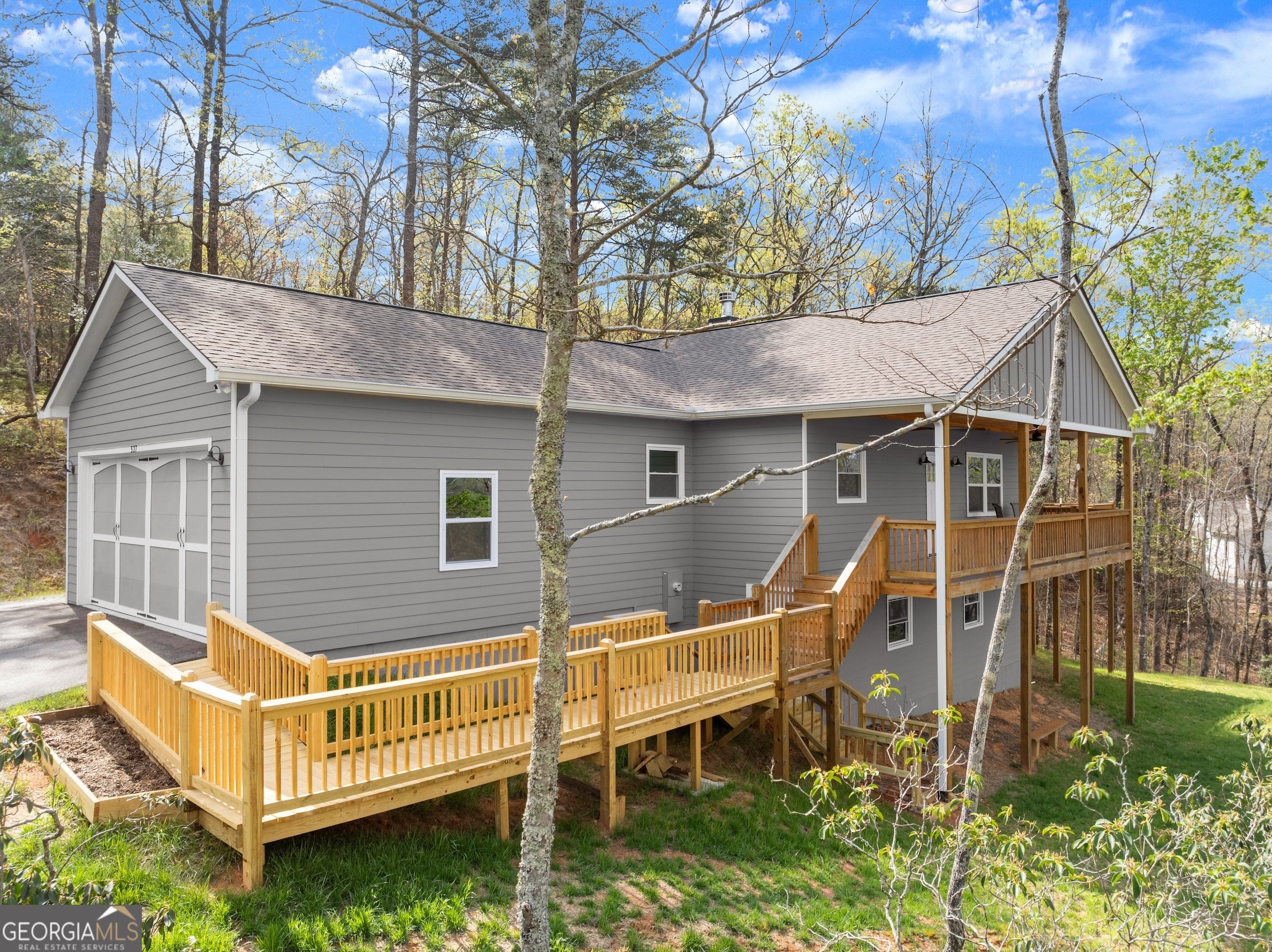 527 Abby LN