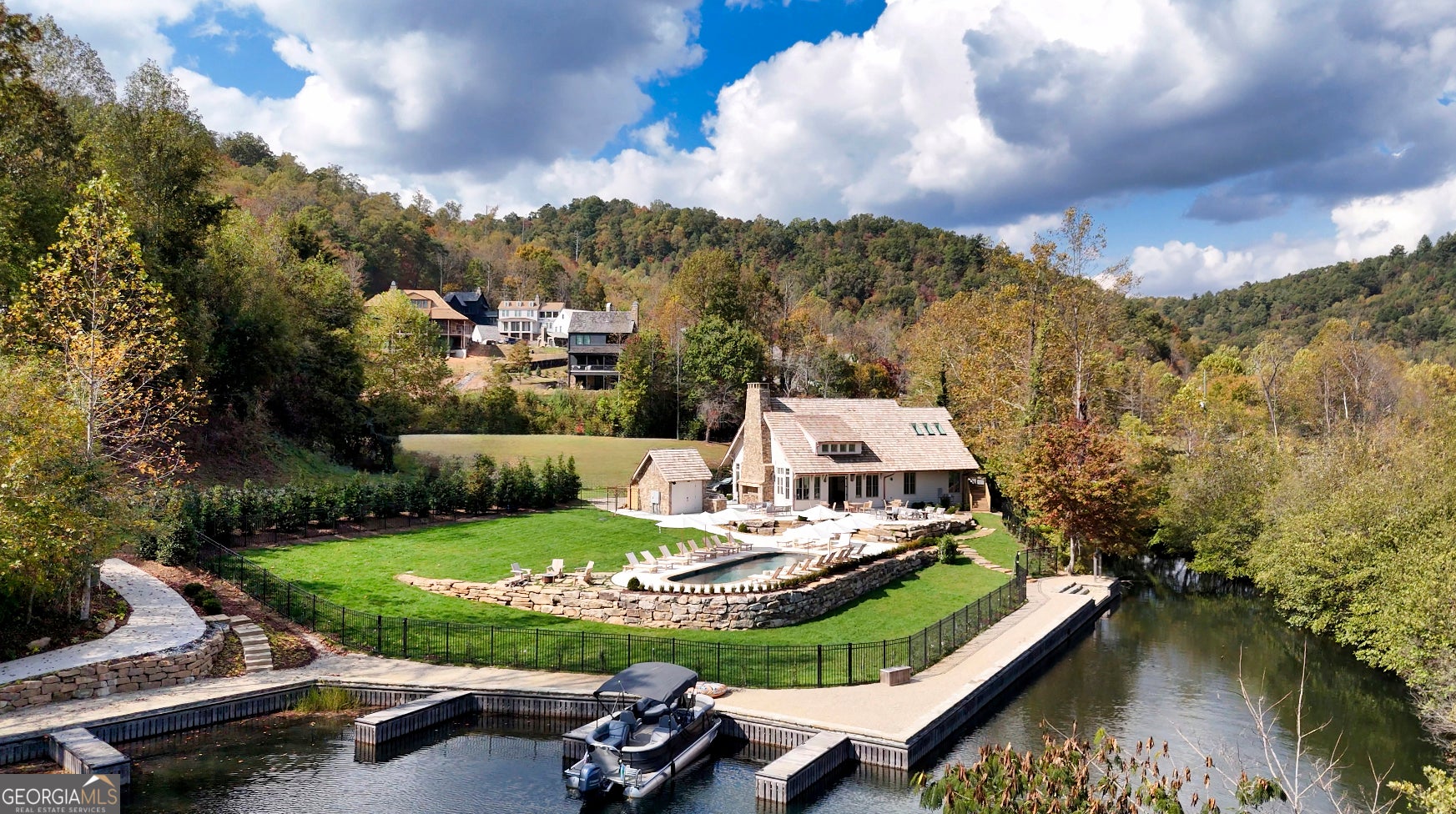 155 Waters Edge LN