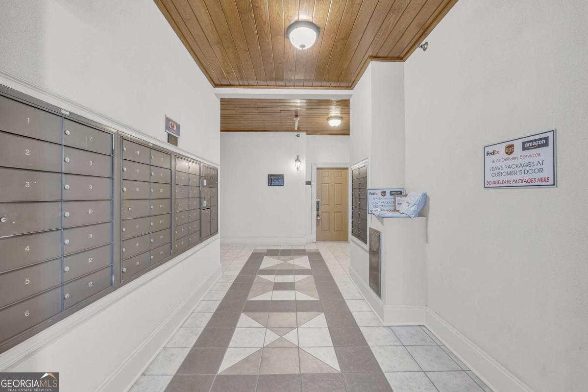 825 Highland LN NE 1207