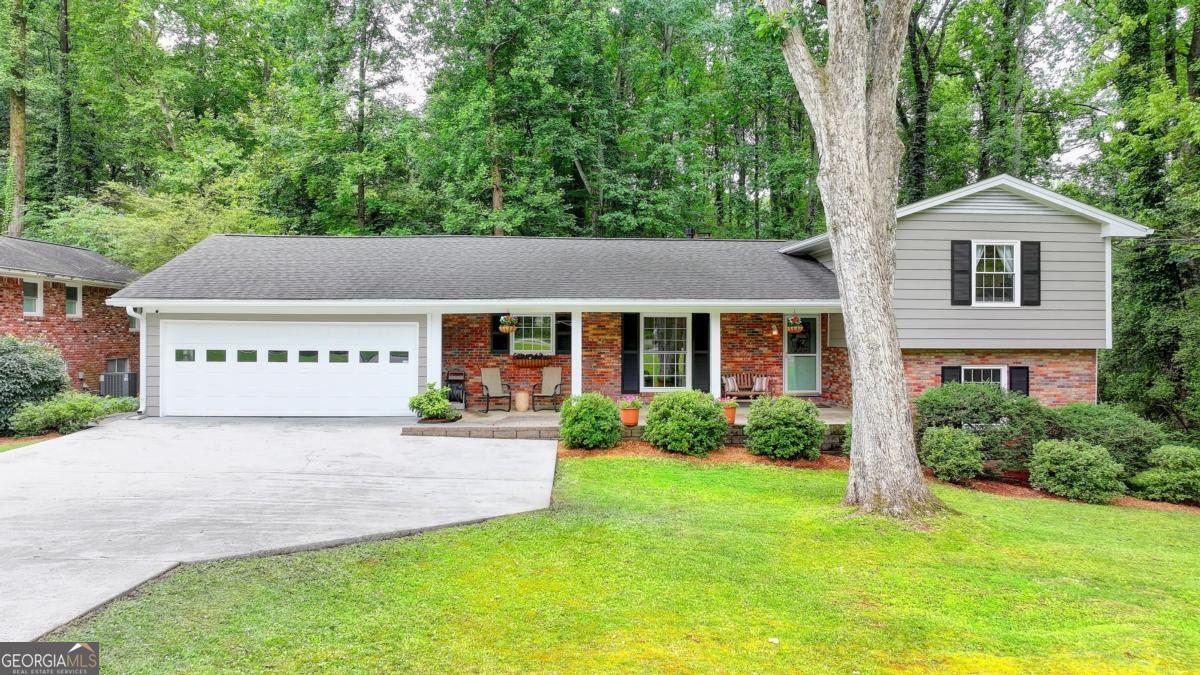 595 Glenforest RD