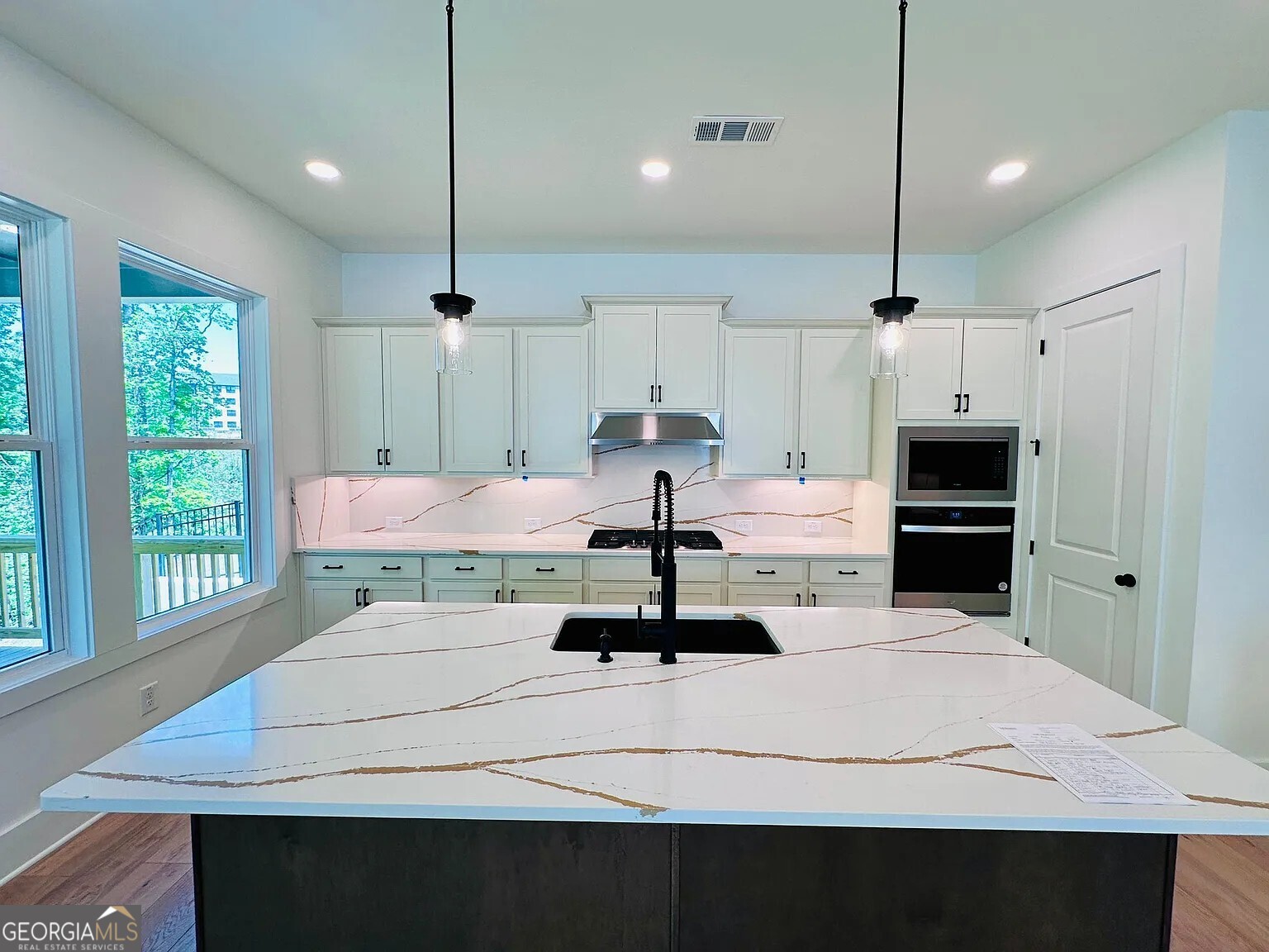 1225 Westshore DR