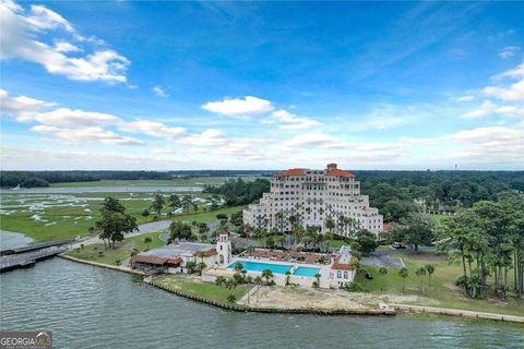 Condominium in Savannah GA 700 Wilmington Island Road.jpg