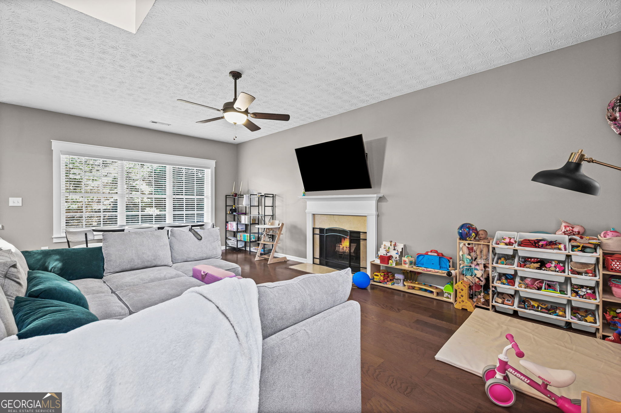 215 Forrest LN