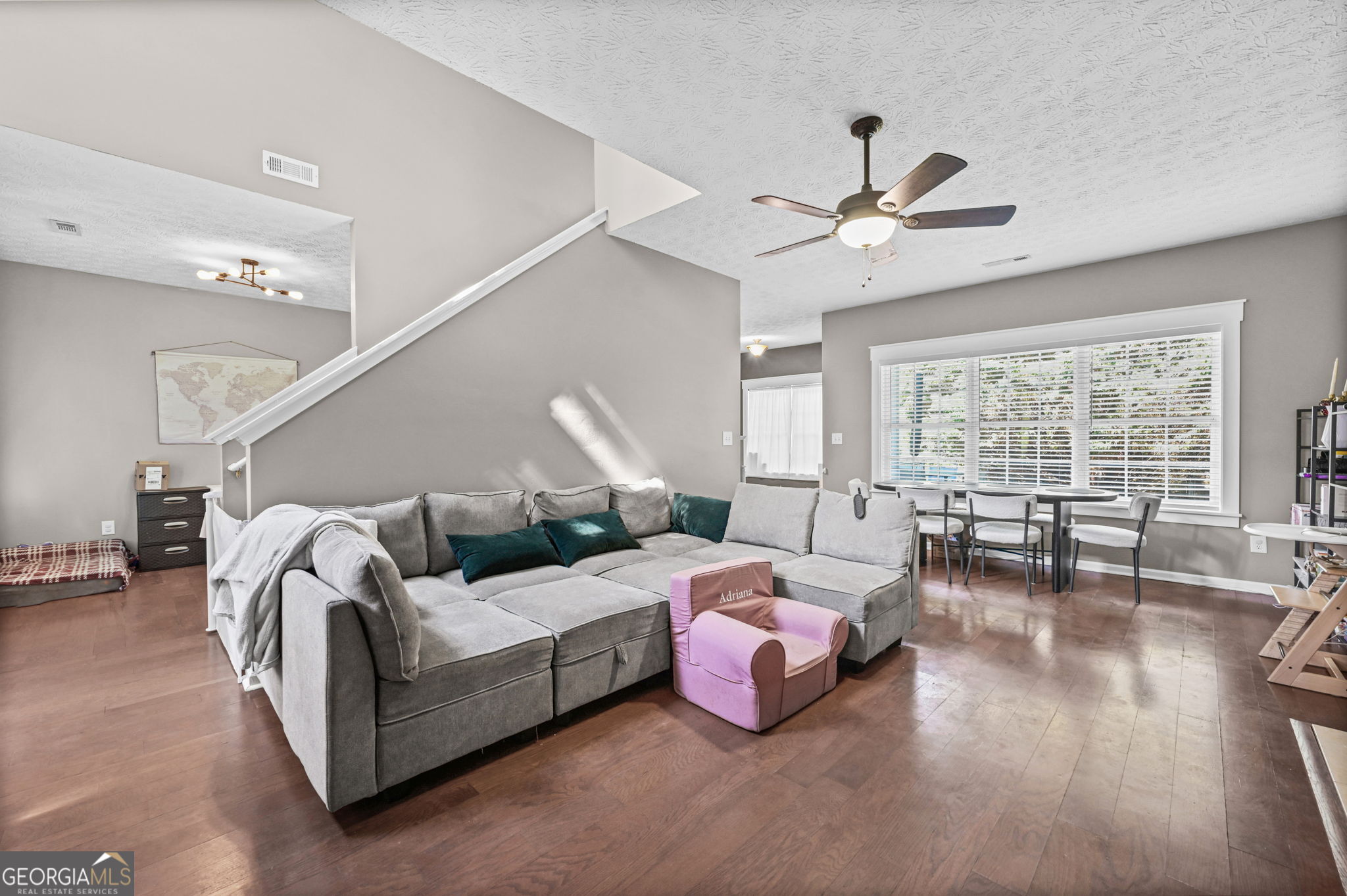 215 Forrest LN