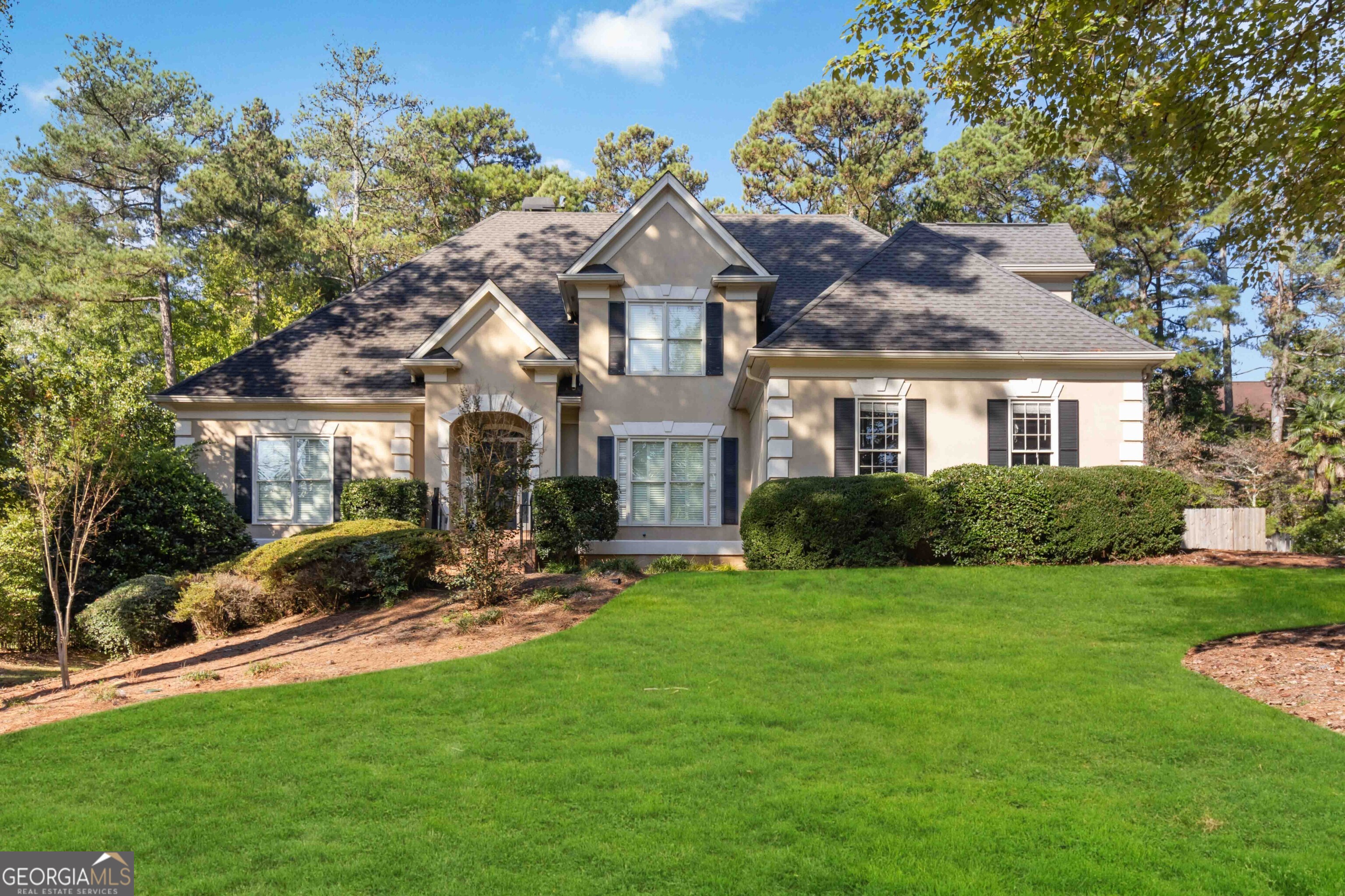 Fully furnished luxury rental in Johns creek. There are 5 bedrooms and 4.5 baths with a finished apartment in the basement (one of the bedrooms and baths). Great subdivision with swim tennis. Conveiient to Alpharetta and Johns Creek this home is in a quiet well kept subdivision. There are fireplaces in the master bedroom, the living room and the basement family room. Master on the main, basement apartment has a kitchen and one bedroom and one full bath. two car side entry garage and further parking in the driveway. Lare deck on the rear, great for entertaining.