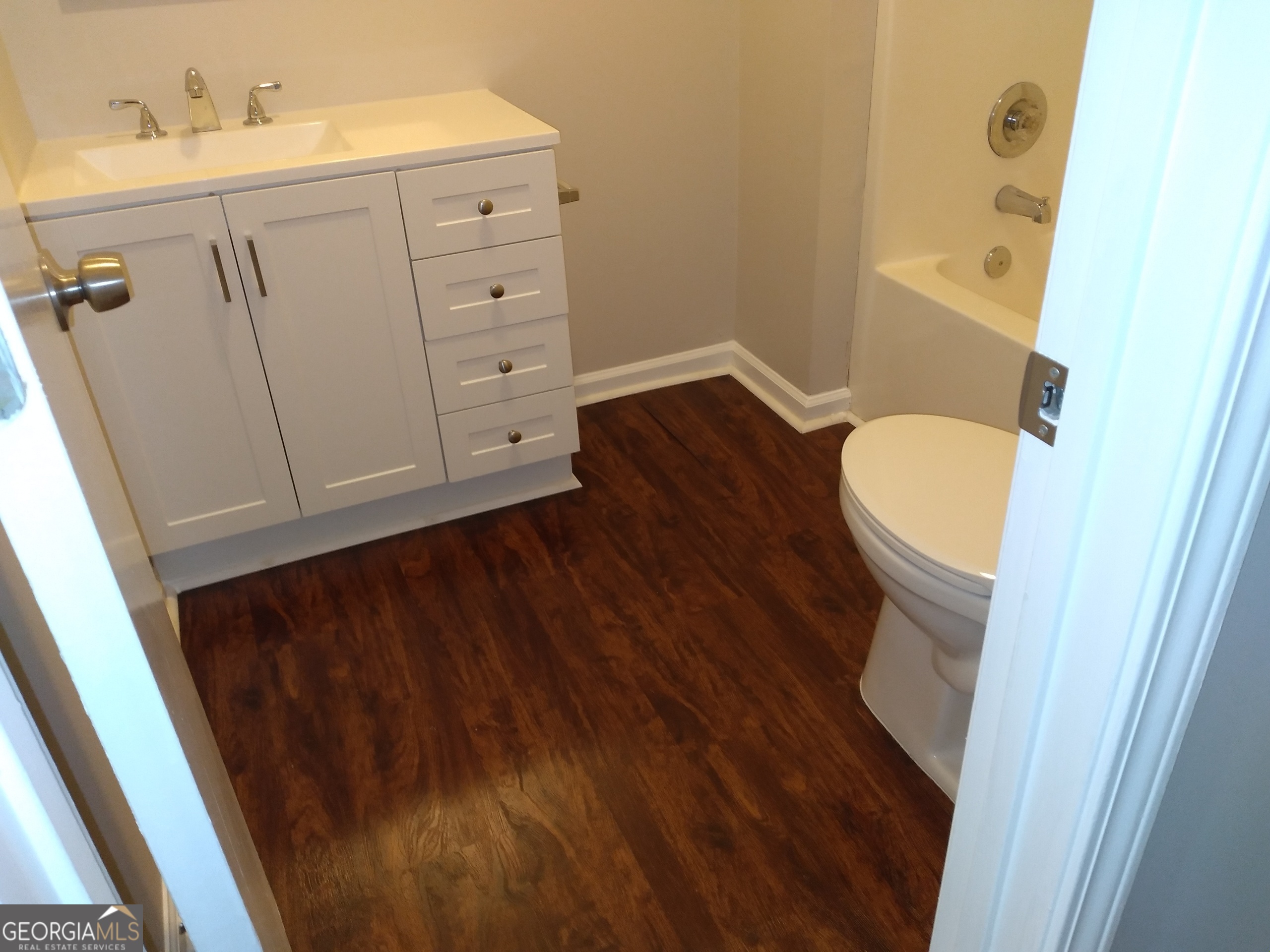 209 E Wilson ST 107
