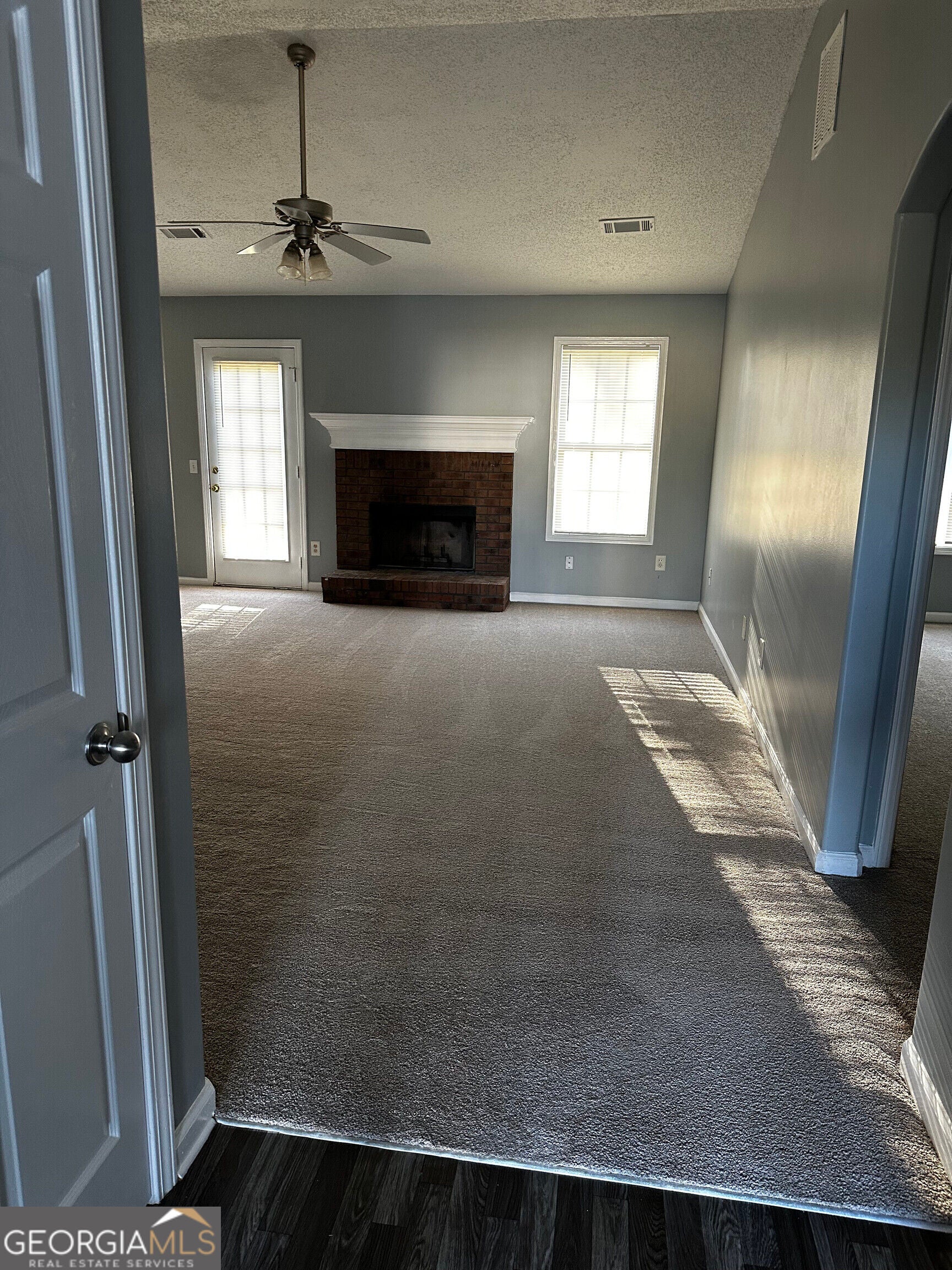 1647 Bismarck CIR