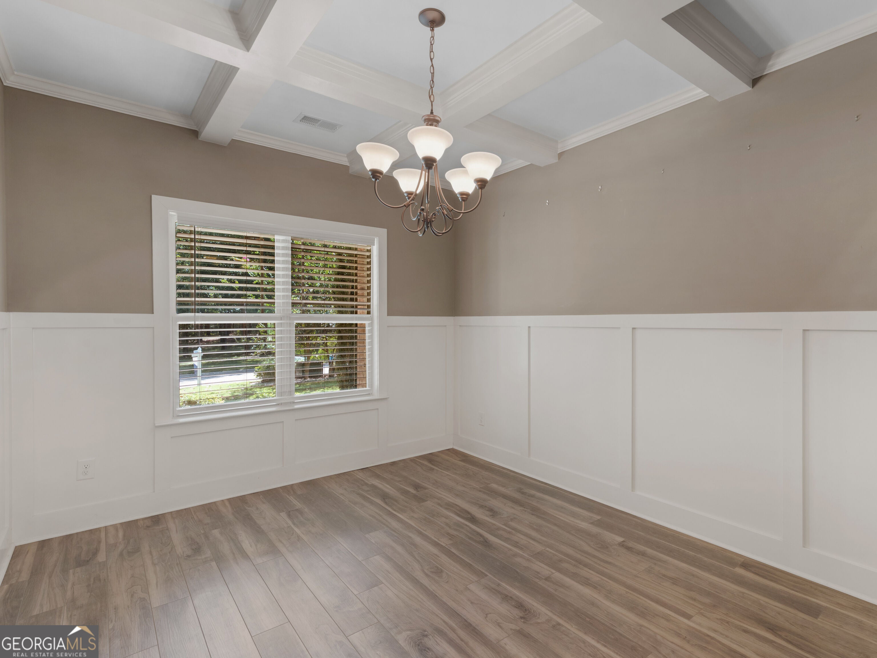 1106 Edward DR