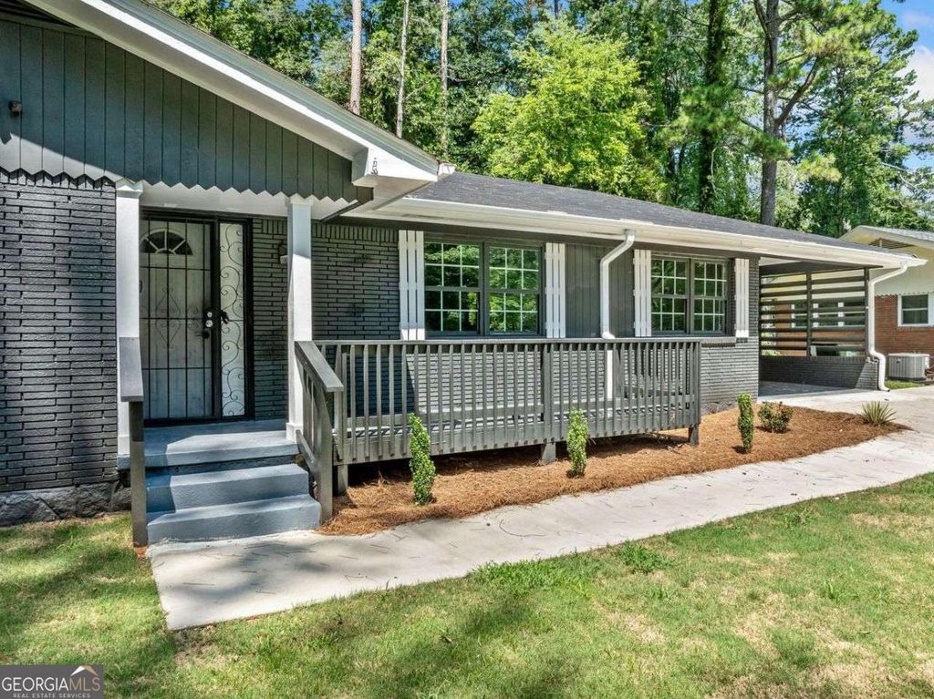 Photo of 1905 Fort Valley Drive SW, Atlanta, GA 30311 (MLS # 10707246)