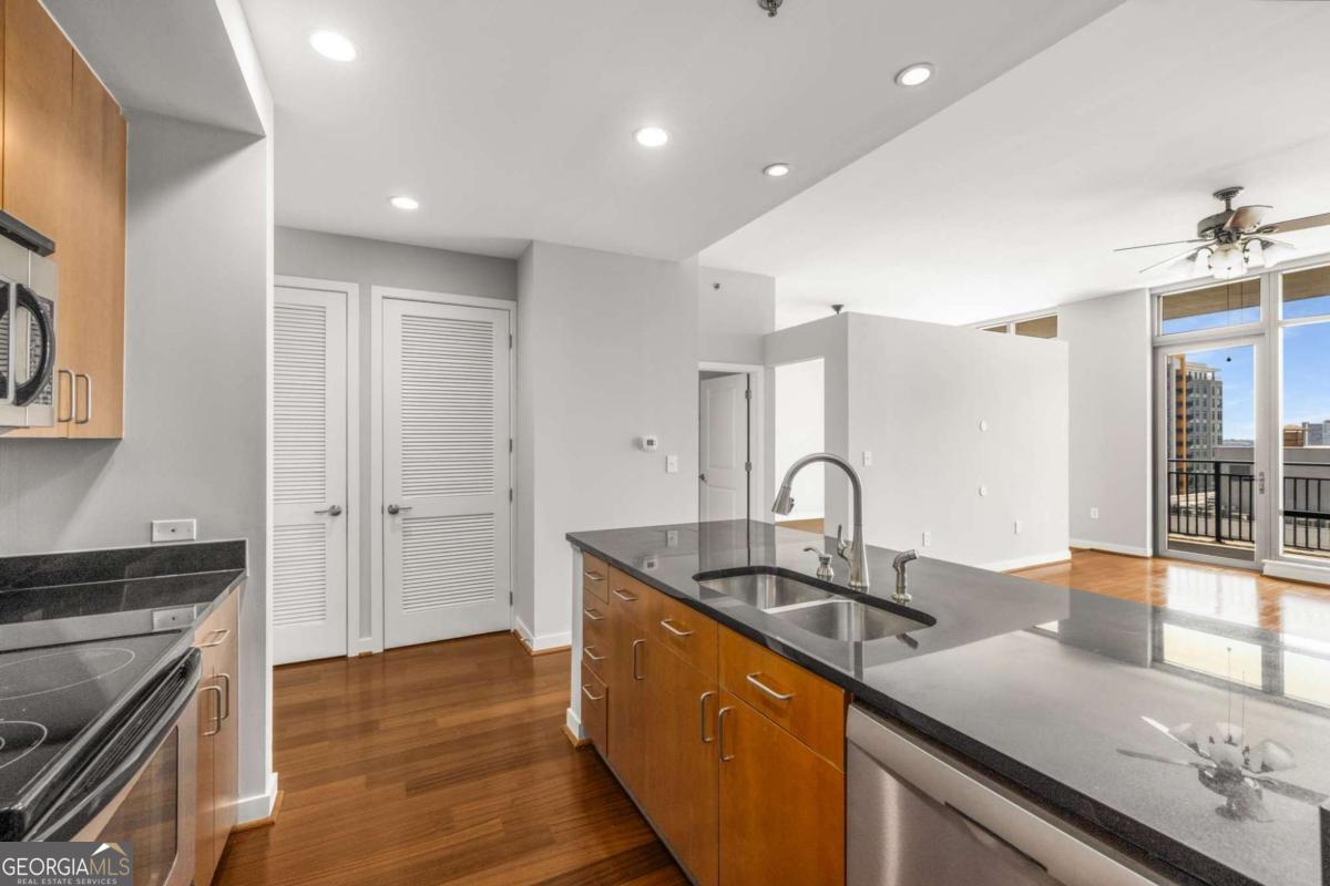 565 Peachtree ST NE 1206