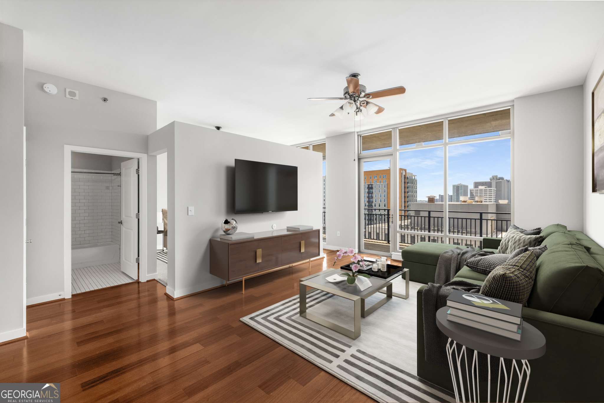 565 Peachtree ST NE 1206