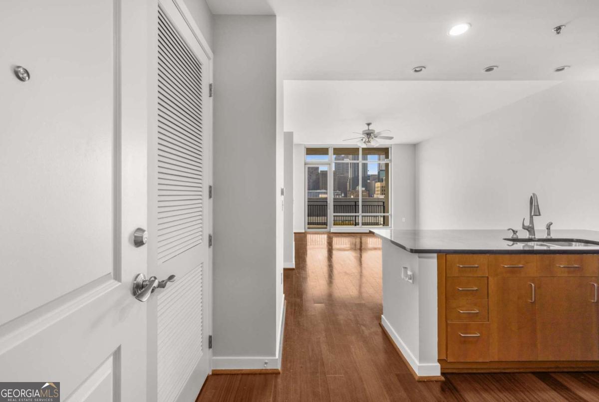 565 Peachtree ST NE 1206