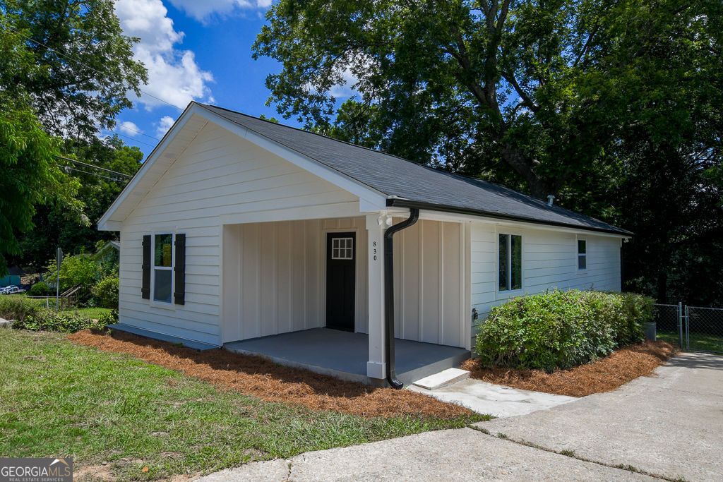 Photo of 830 SE High Street SE, Gainesville, GA 30501 (MLS # 10810170)
