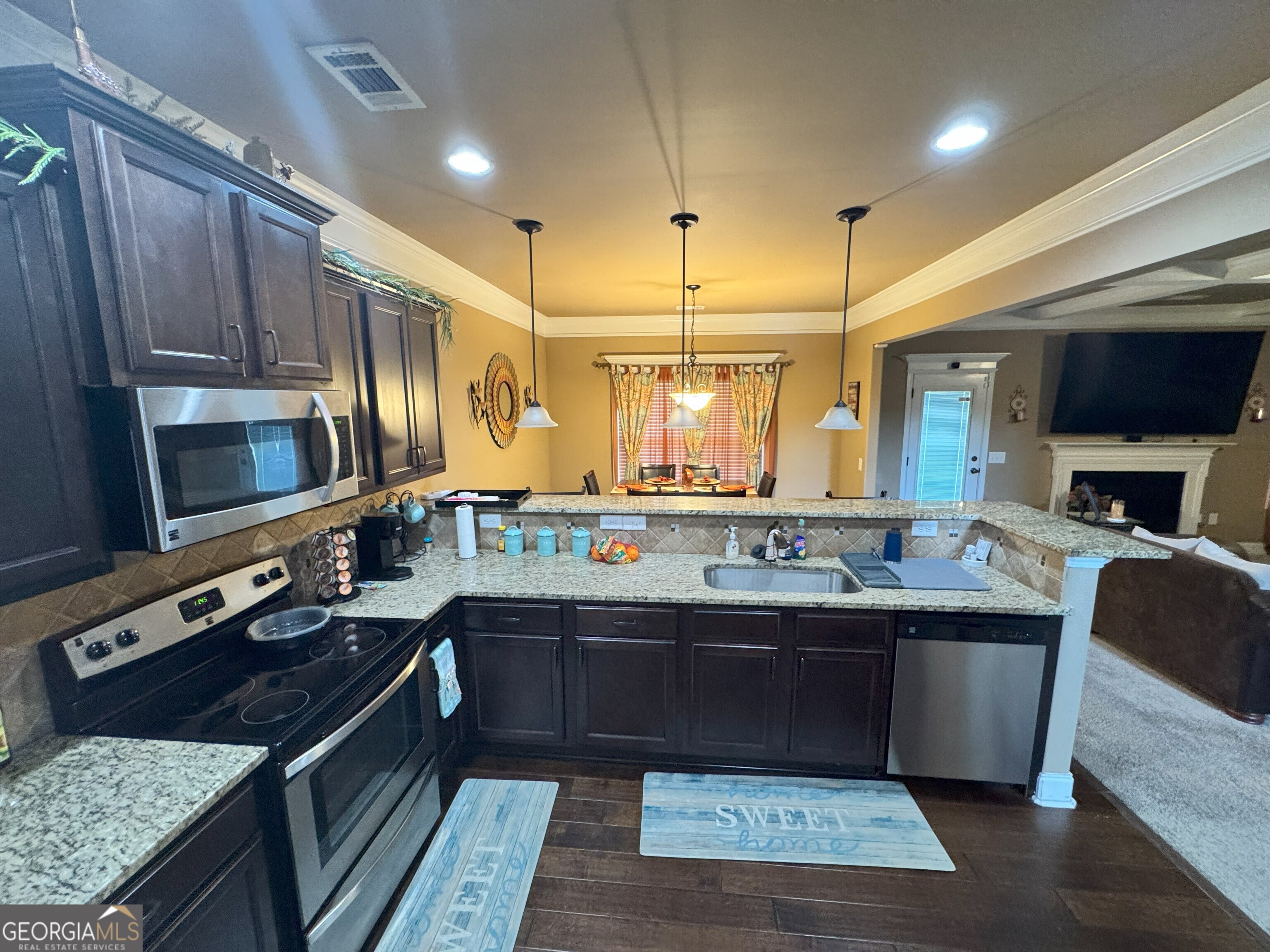 204 Black Hawke LN