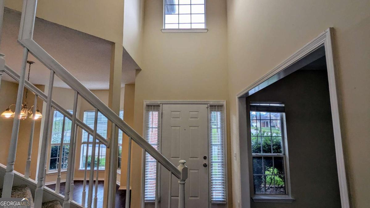 525 Crestwood CT