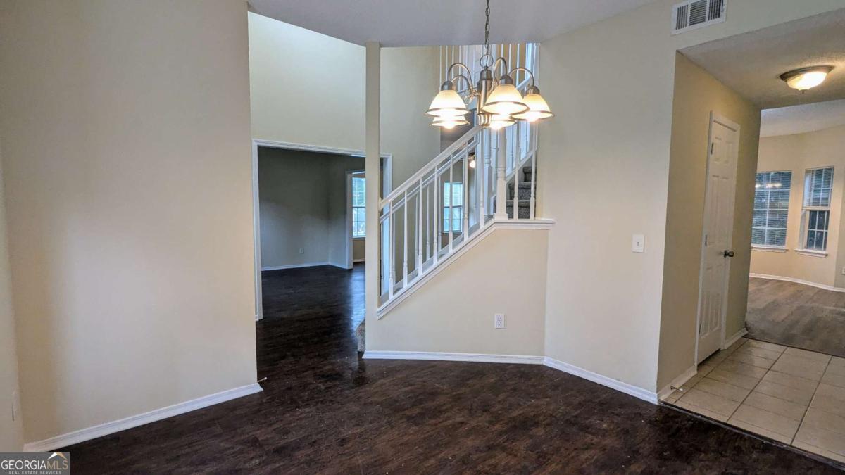 525 Crestwood CT