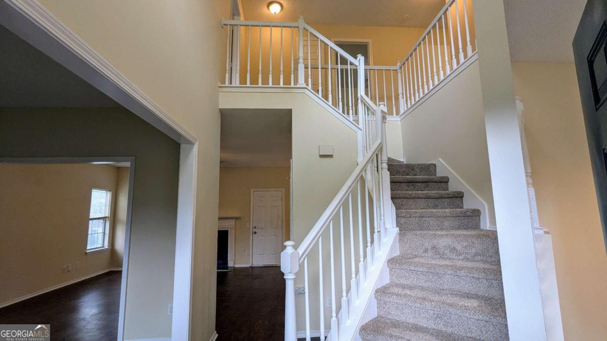 525 Crestwood CT