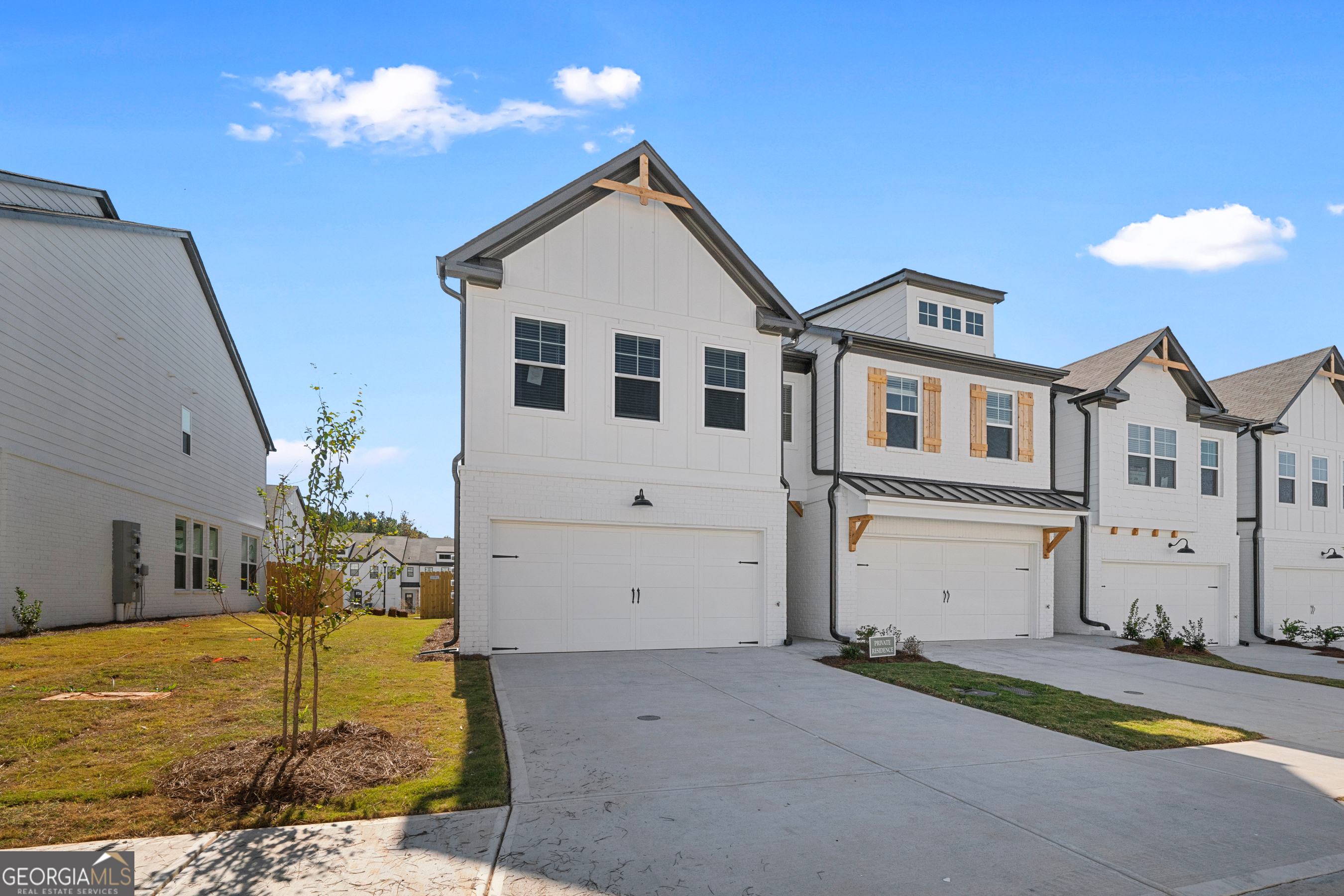 ABSOLUTELY AMAZING and BEAUTIFUL Modern END UNIT Townhome in Sought-after TOWNS OF AUBURN Community. One of the LARGEST floor plans. Stainless steel appliance package, including French Door Refrigerator, Front Load Washer & Dryer. Hardwoods on main. Kitchen with Quartz Counter Tops, Center Island, Breakfast Area and Grand Family Room w/ cozy Fireplace, Real Hardwood Floors on Main. Quartz in Master Bath, Huge Laundry Room. Upstairs loft. Level yard. This neighborhood has great amenities including Tennis Courts, Pickle Ball, Playground, Fantastic Pool, and Clubhouse. Easy Access to 316. Come, make this lovely home yours today!!! Small pets ok. MOVE IN READY!!!