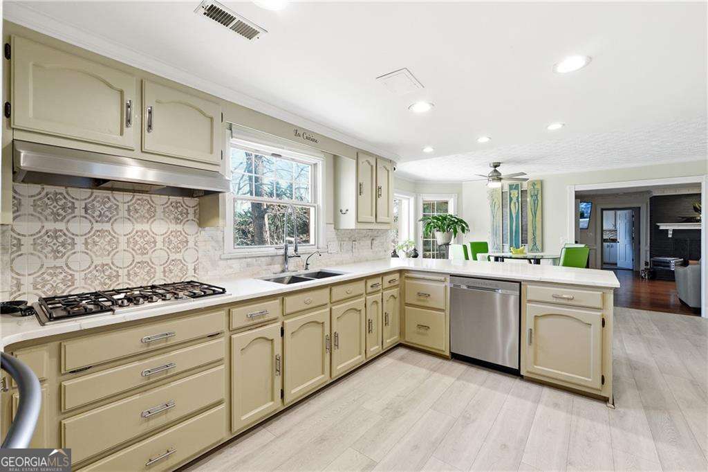 5027 Castlewood DR SW