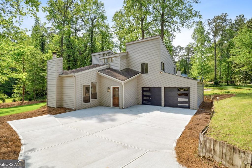 Photo of 2934 Wendover Street, Marietta, GA 30062 (MLS # 10655565)