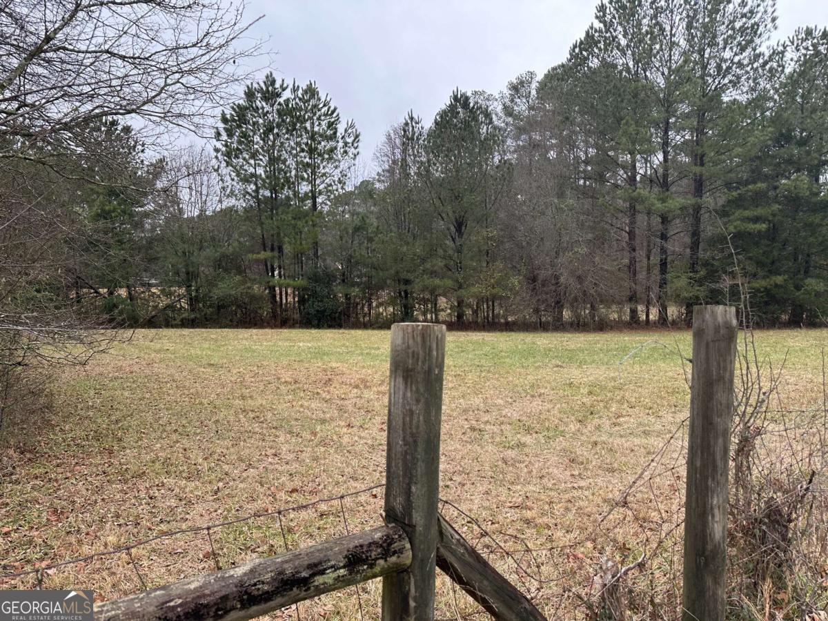 1975 Flat Shoals RD SE
