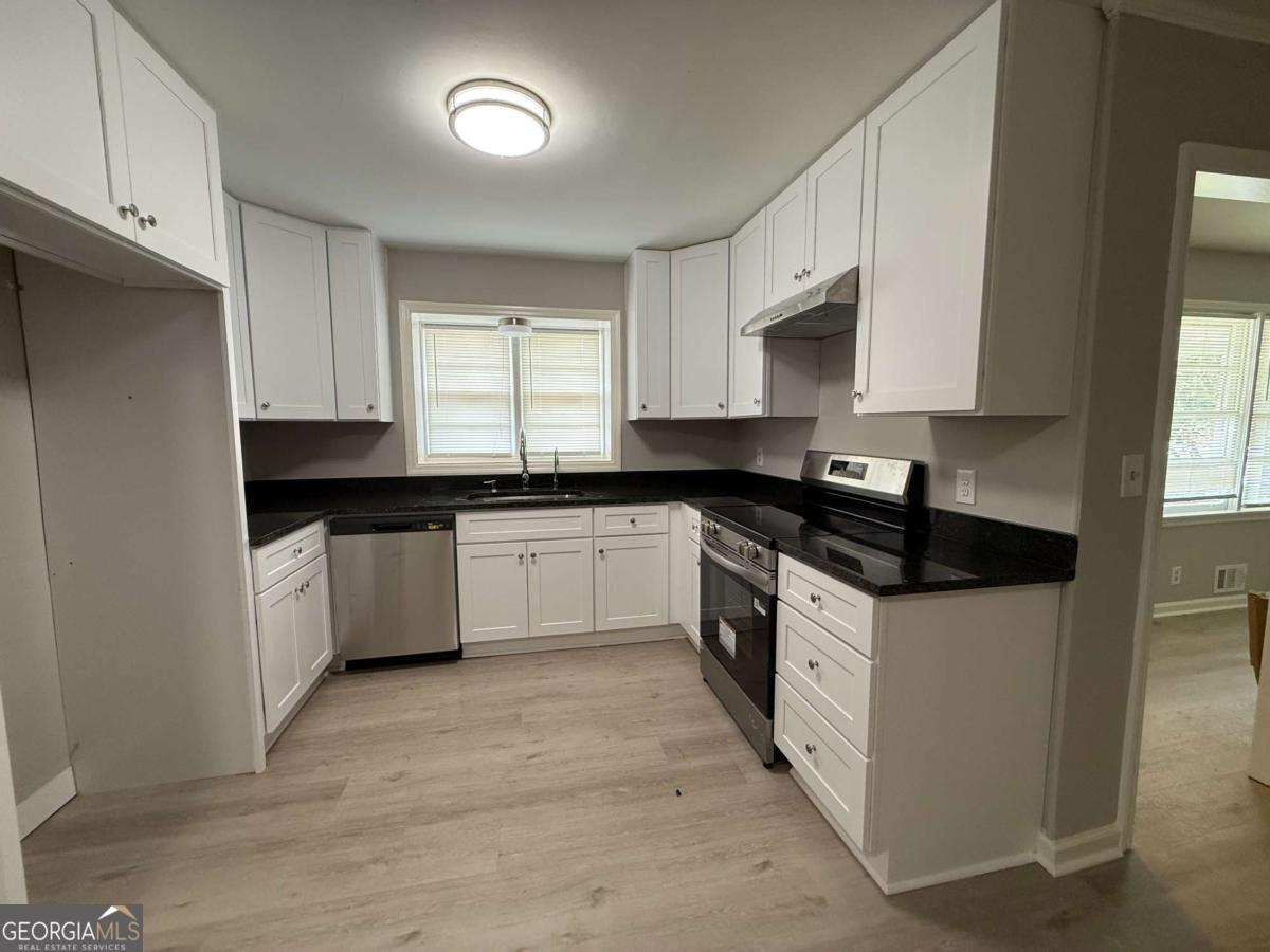 1547 Mountain View CIR NW