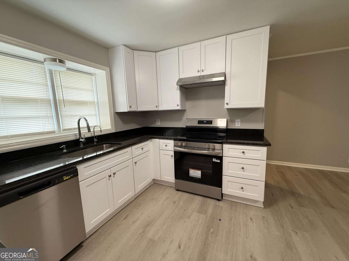 1547 Mountain View CIR NW