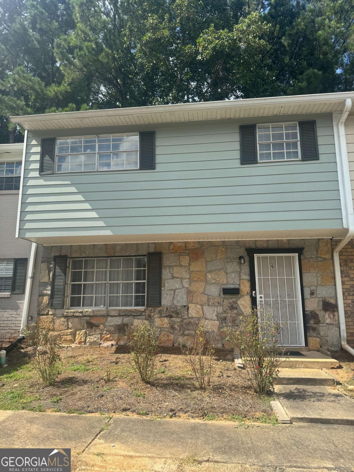 Don't miss this opportunity, 2 Story Condo in a gate community, 3 bedrooms, 2.5 bathrooms with a nice private fenced back porch.