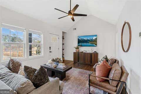 Photo of 1931 S Gordon Street SW, Atlanta, GA 30310 (MLS # 10794015)