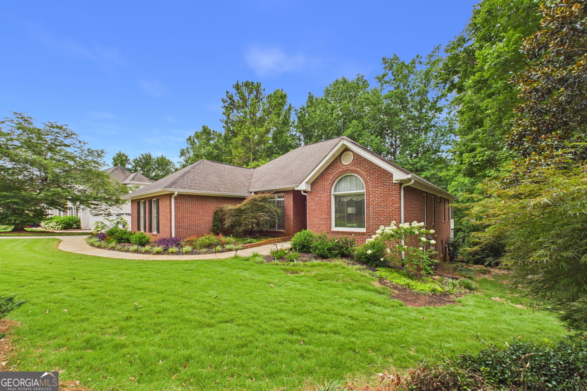 5007 Lakeridge Close