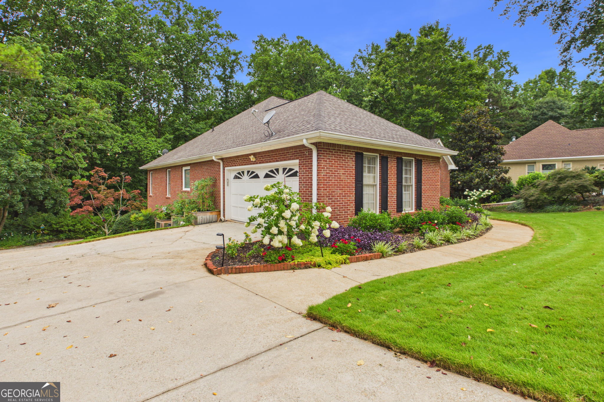 5007 Lakeridge Close