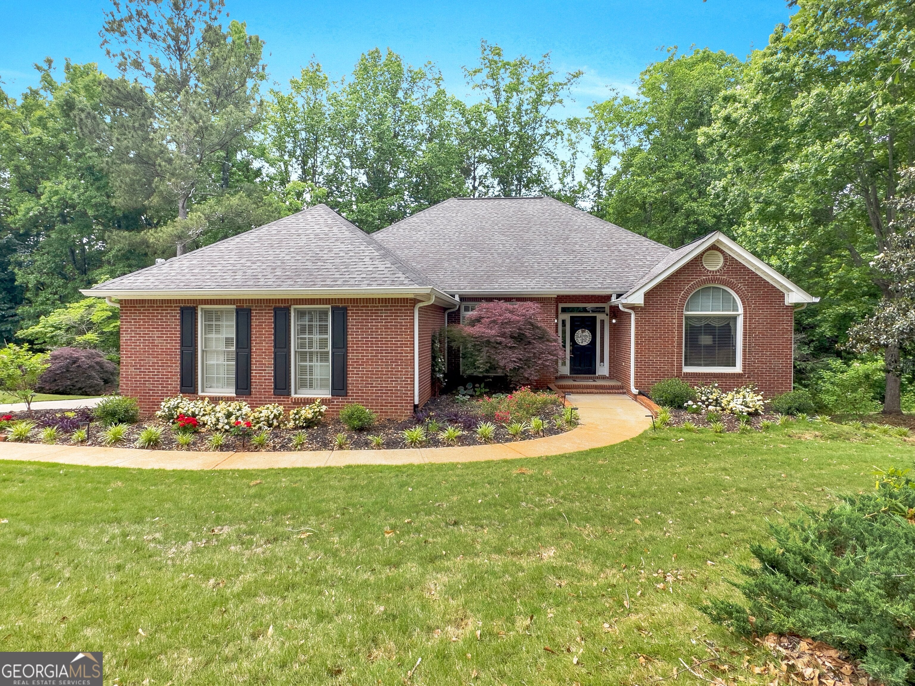 5007 Lakeridge Close