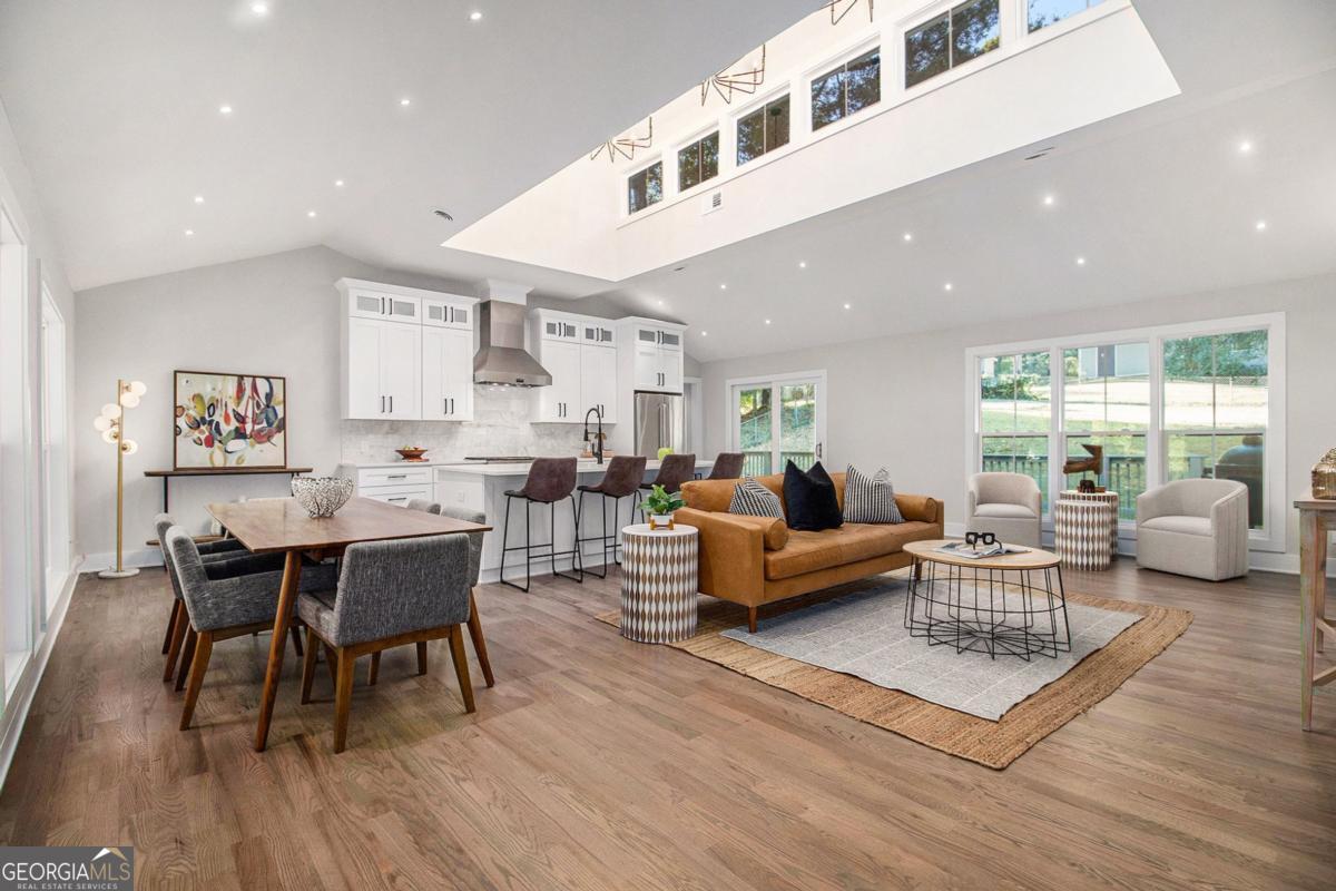 1028 W Nancy Creek DR NE