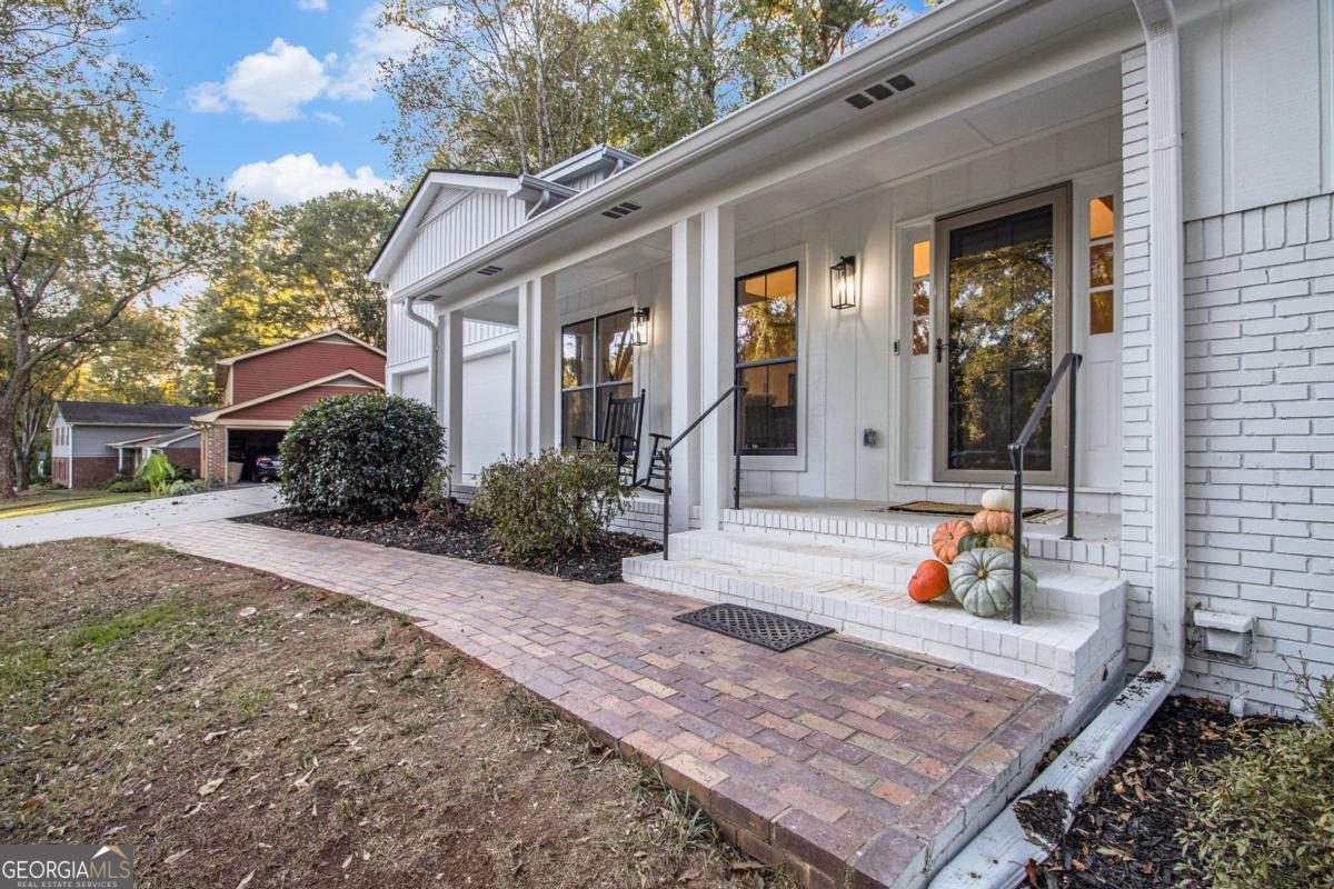 1028 W Nancy Creek DR NE