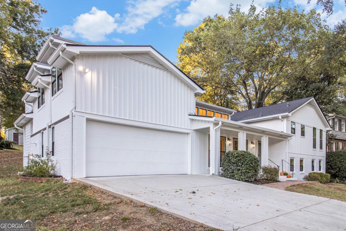 1028 W Nancy Creek DR NE