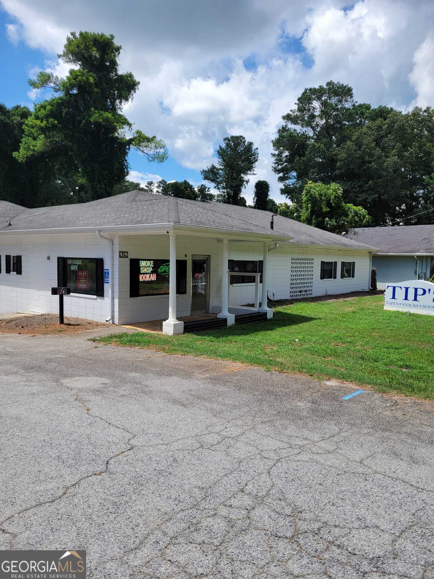 Discover the perfect opportunity for your business at this versatile commercial property in South Griffin. This property offers unparalleled flexibility with a total of 4,200 square feet, including 2,000 square feet already remodeled to modern standards and another 2,000 square feet ready for your customization. Strategically located near residential areas and doctor clinics, ensuring steady foot traffic and accessibility. Ideal for a variety of businesses with the potential to be transformed to suit your specific needs. Competitive pricing at $90 per square foot, makes it the most cost-effective option for commercial space in town. Potential Uses: Whether you're looking to establish a new retail outlet, office space, or service-oriented business, this property offers the canvas and location to support your vision property sold as is.