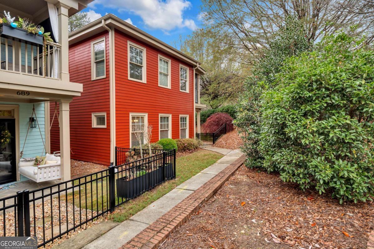 695 Holcomb Bridge RD