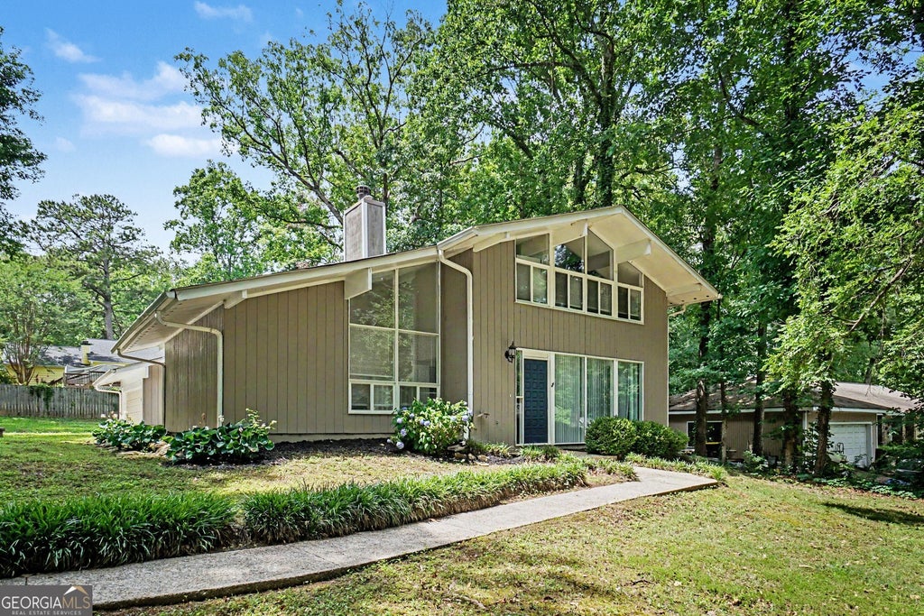 Photo of 350 Willow Glenn Court NE, Marietta, GA 30068 (MLS # 10777869)