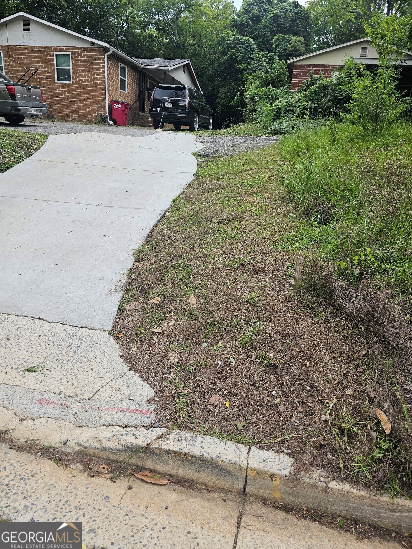 For Rent: 2 Bed / 1 Bath Duplex - Recently Renovated! Details: * 2 spacious bedrooms / 1 bathroom * Recently completely renovated * Central AC & heating * Tankless water heater - enjoy endless hot water * New stove & microwave * Washer & dryer hookups * Pet friendly Rent: $1,200 / month Deposit required