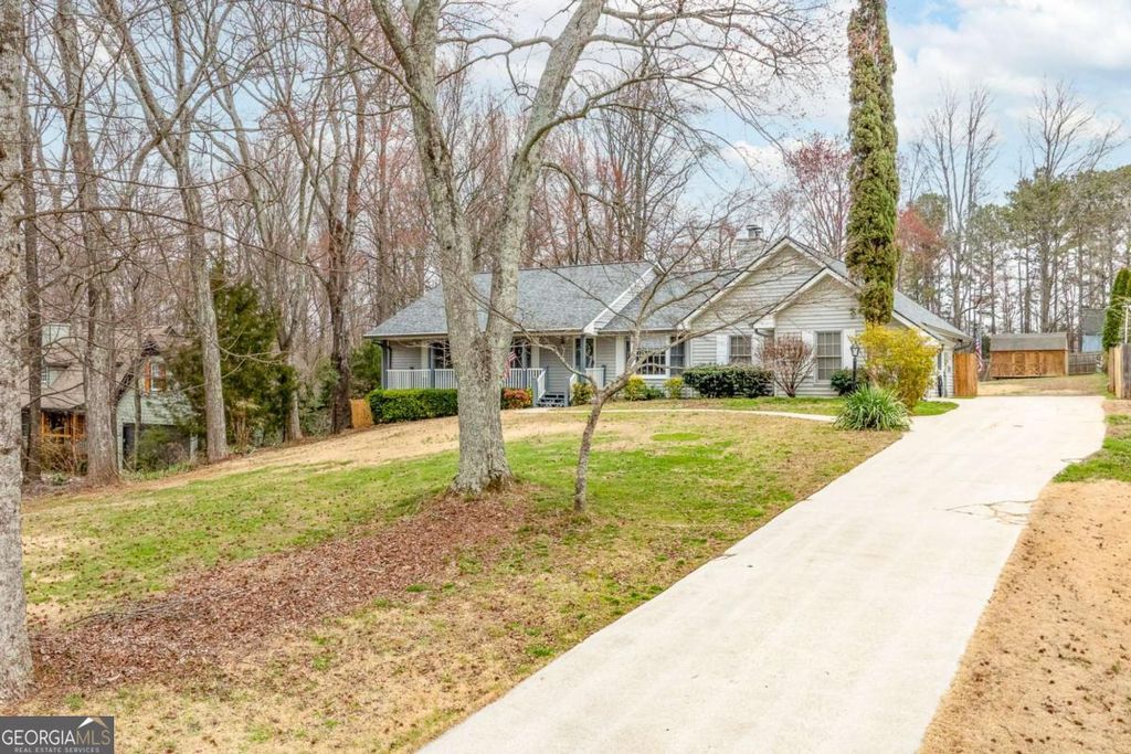 Photo of 5730 Garden Walk, Flowery Branch, GA 30542 (MLS # 10703981)